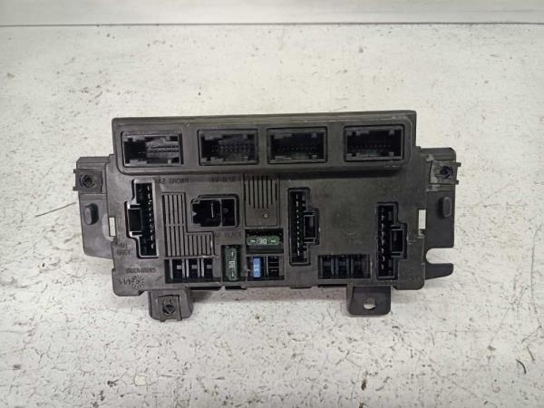 BOITE A FUSIBLE FIAT PANDA 2 2003-2011 - Vue 1